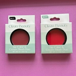 Lip Color & Cream Blush Duo instantly blends for a dewy glow look.